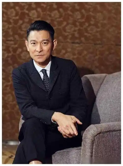 刘德华62岁的饮食曝光!网友热议,太吸引眼球了,果然青春不老.