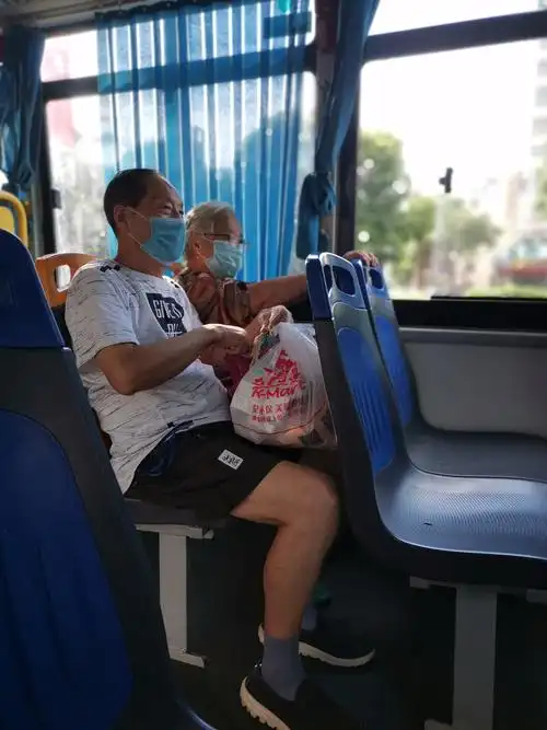 公交车上的普通人