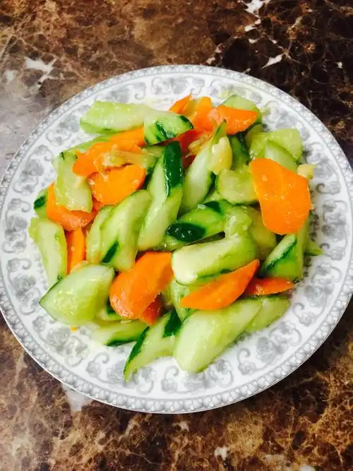 胡萝卜炒黄瓜