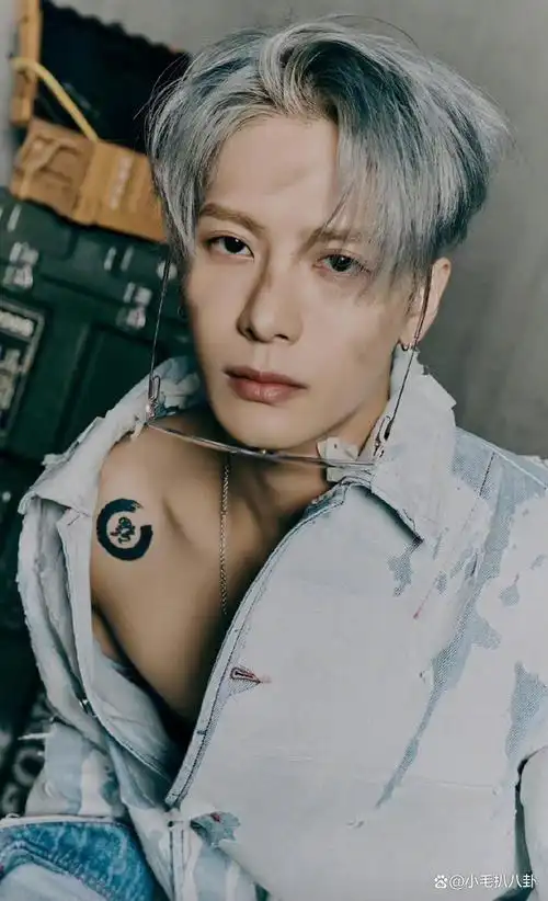 王嘉尔真的是内娱男菩萨,完全没有把网友跟粉丝当做外人,有什么就发