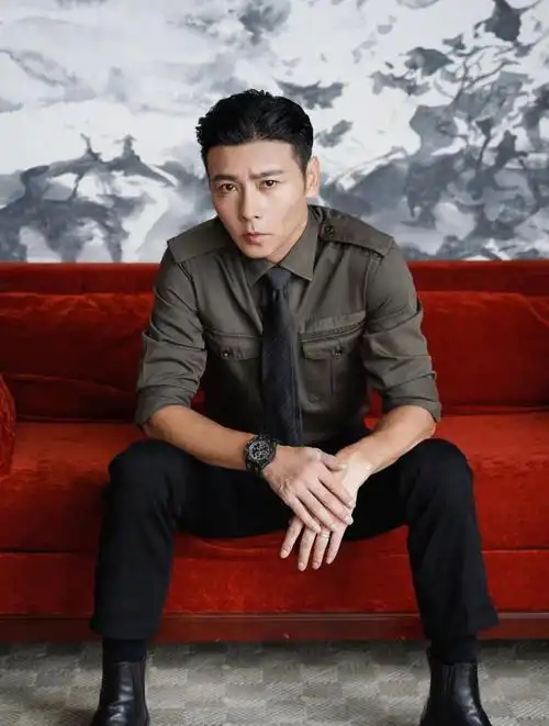 经典港风侧背,颜值瞬间提升,尽情开启悦己时刻!-度小视