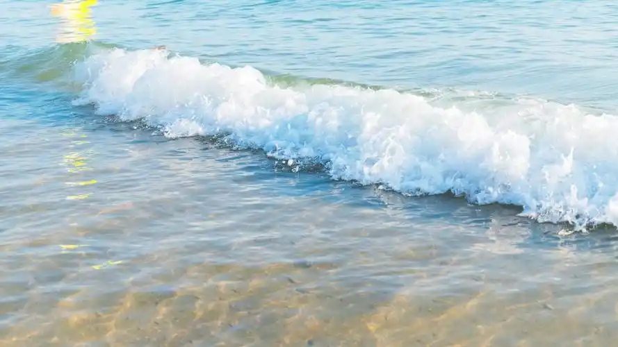 迷人的洁白浪花高清原图下载,迷人的洁白浪花,高清图片 - ipad壁纸