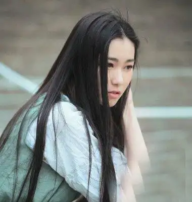 开启"女神"之路的长直发造型 美到犯规的黑长直发设计
