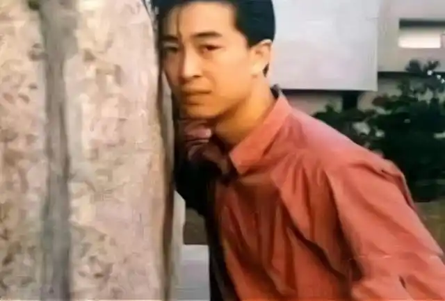 看到年轻时候的张嘉译,才知道什么叫一生英俊,女儿跟他很像