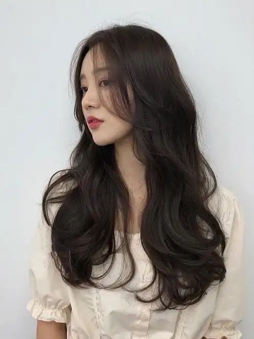 适合圆脸的中长发烫发发型 修颜瘦脸,最火的初恋烫,慵懒随意,显发量.