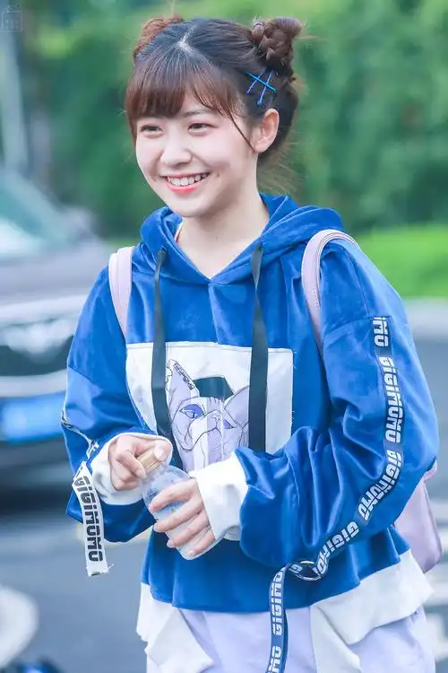 梨涡妹妹@火箭少女101_赖美云 真实的漫画里走出来的女孩子笑起来露