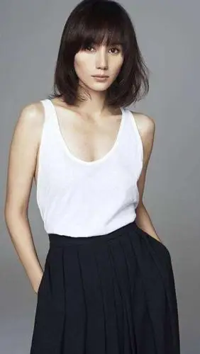 袁泉唯美时尚写真照,气质优雅,温婉可人