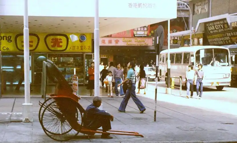 1980年的香港罕见街拍老照片热闹非凡的菜市场