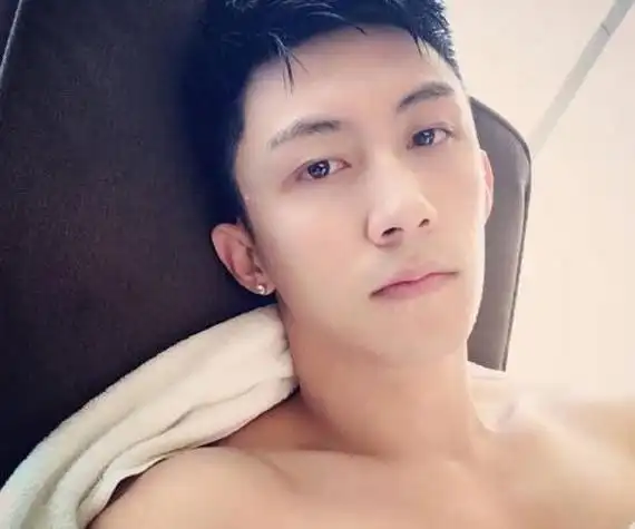 黄景瑜只剩内裤的图片 这身材令多少女人垂涎三尺