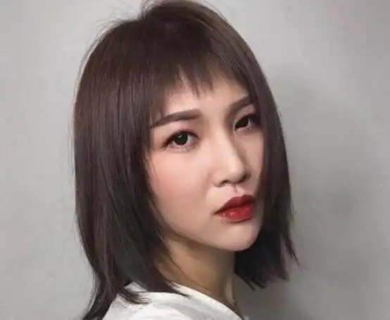 女生超短刘海发型图片