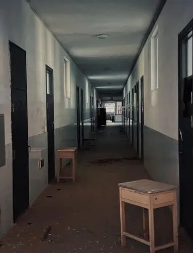 探险废弃的学校