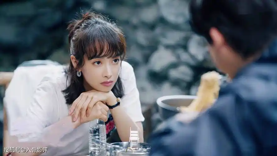 《另一种蓝》:宋茜新剧合作周渝民,剧情真实,配角也出彩