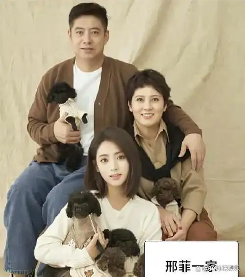 明星们的全家福看看长得像妈妈还是爸爸呢