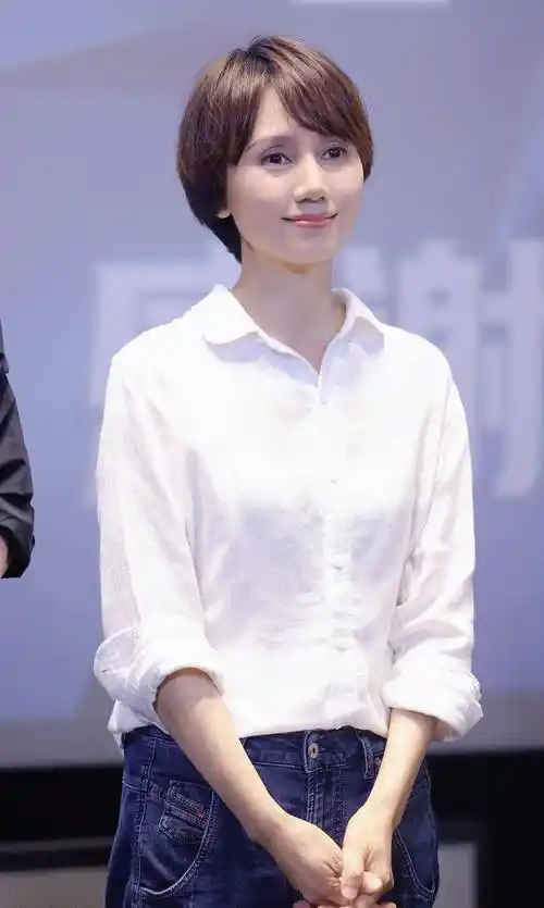 在流量为王,哪里圈钱去哪里扎堆的世界里,袁泉从来没有像现实低头,她