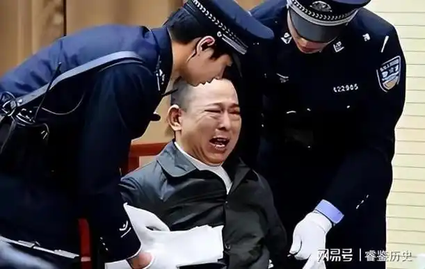 四川黑老大刘汉,敛财400亿身背9条命,被捕时叫嚣:警察办不了我|刘维