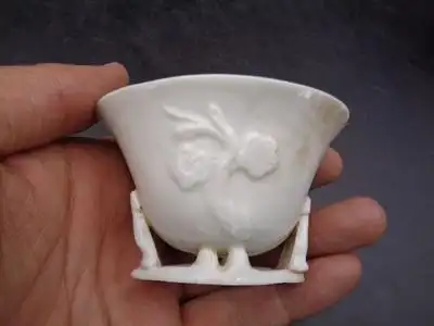 明代德化窑白瓷梅花杯