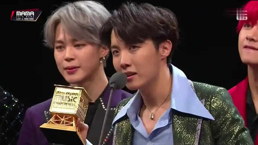 2018mama颁奖礼香港场 防弹少年团获年度艺人奖