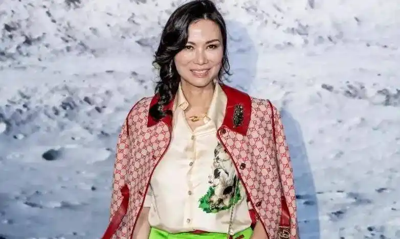 李宁妻子20岁荣登杂志封面,曾是亚洲体操公主,58岁时尚犹存_陈永妍
