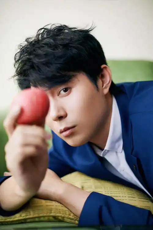 p>艾伦,4月10日出生于北京市,中国内地影视男演员,毕业于 a target="