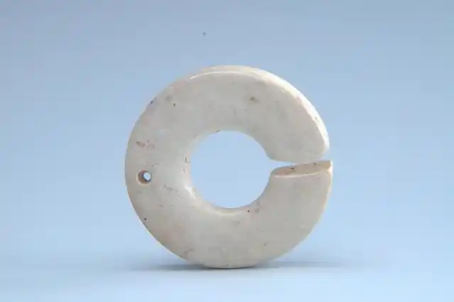 5000年前良渚文化古玉器亮相周口店遗址博物馆