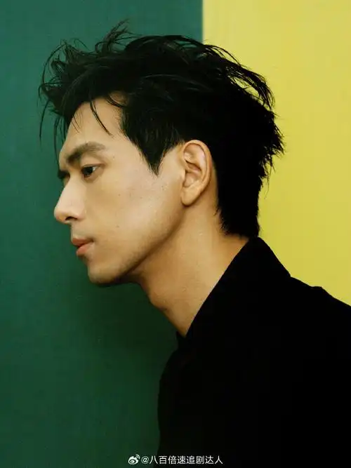 李现只露喉结都这么帅##李现喉结