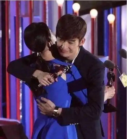 非常静距离张翰郑爽,张翰郑爽一起采访视频,本文共(3272字)