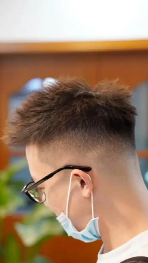 渐变小毛刺发型