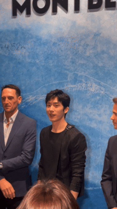 井柏然的腹肌偷偷藏不住##井柏然状态