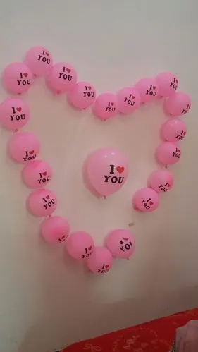 粉红色气球组成的心形,爱情的甜蜜章然若现