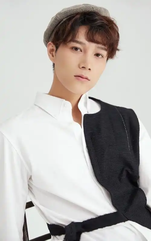 杨廷东图片 杨廷东时尚帅气写真图片