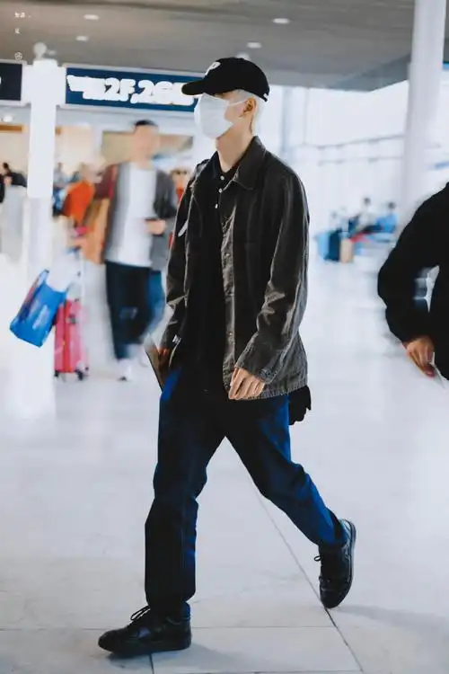 王一博巴黎时装周