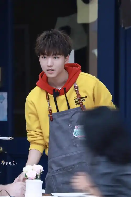 王俊凯中餐厅第二季 cr.logo