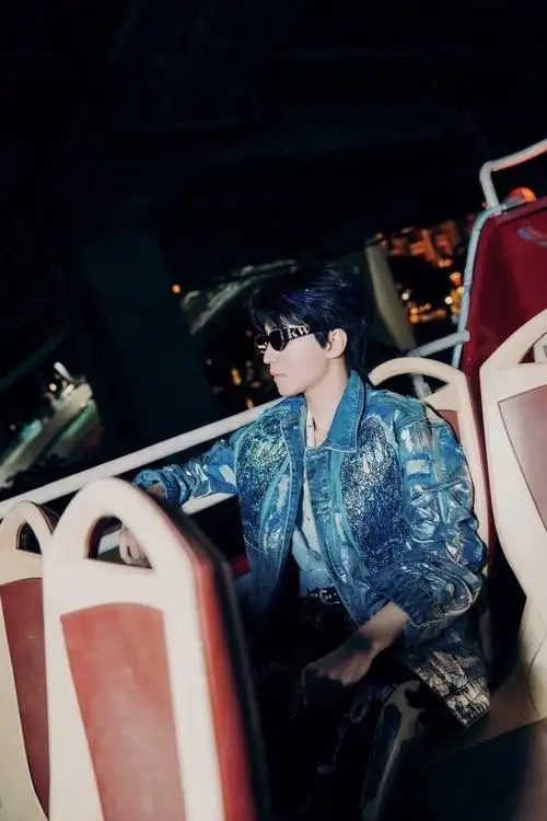 meloveyou舞台#王俊凯《let me love you》舞台造型刺绣牛仔外套造型