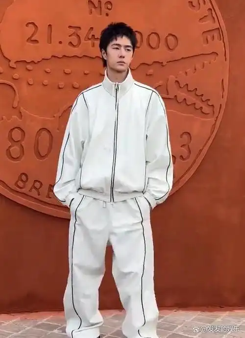 巴黎生图第四弹刘亦菲身材丰满有料被王一博的脸吓到了