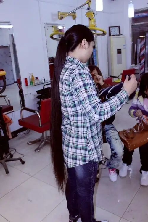 新剪下两根丰厚的麻花辫-北京(face)-077# 剪发_中国长发