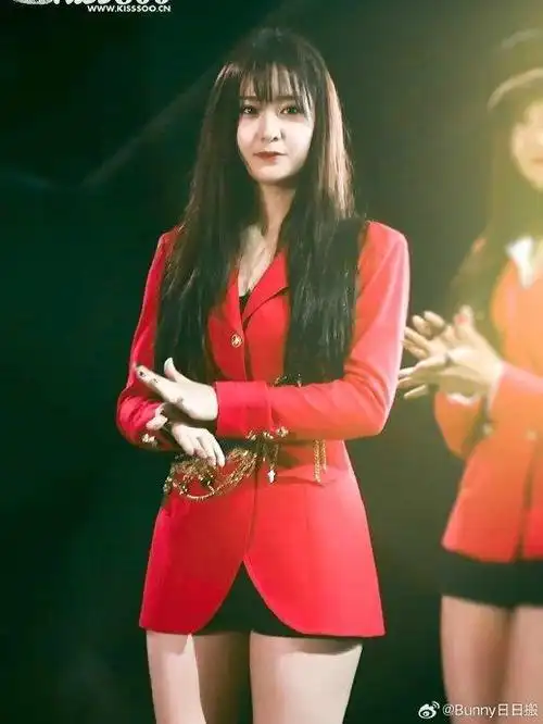 难得一见的刘海郑秀晶 奶酷奶酷的|郑秀晶|刘海_新浪新闻