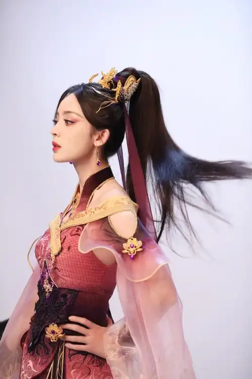 娜扎紫衣金簪高马尾造型