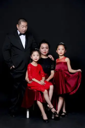 相亲相爱的一家人![女儿--路璐的家庭照]