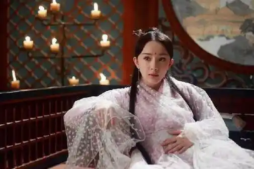 古装女子挺着大肚子:素素温婉,盛明兰行动自如,她的霸气让人害怕_显得