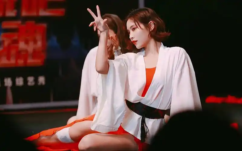 kichuy0827许佳琪190601燃烧吧团魂7rings红衣女孩舞台focus