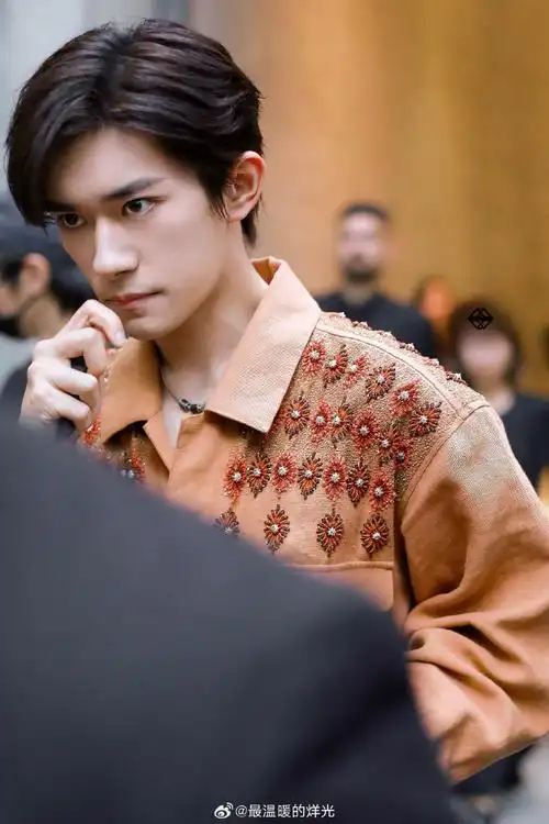 emporio armani全球代言人易烊千玺##易烊千玺 米兰时装周##四字 易