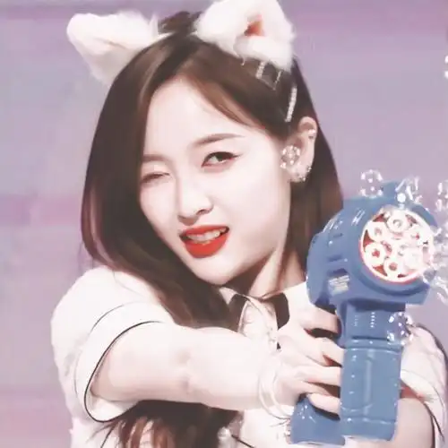 吴宣仪头像.简介