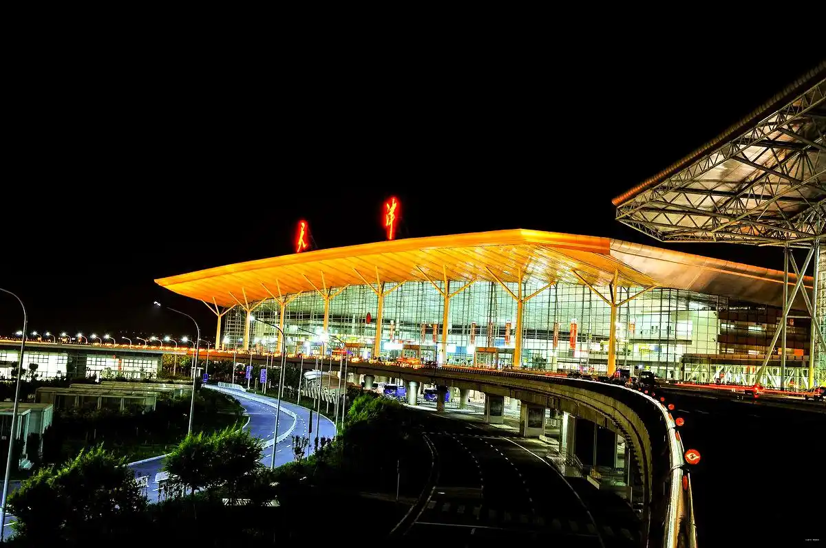 天津滨海国际机场,位于天津市东丽区,为4f级民用国际机场,是中国国际