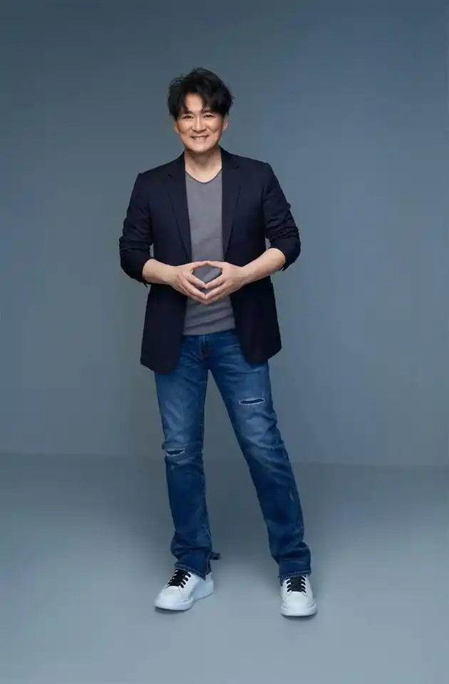 周华健自曝曾参加签名会追星金庸送他十句藏头诗