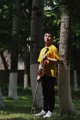 器乐队专场人物介绍_小提琴