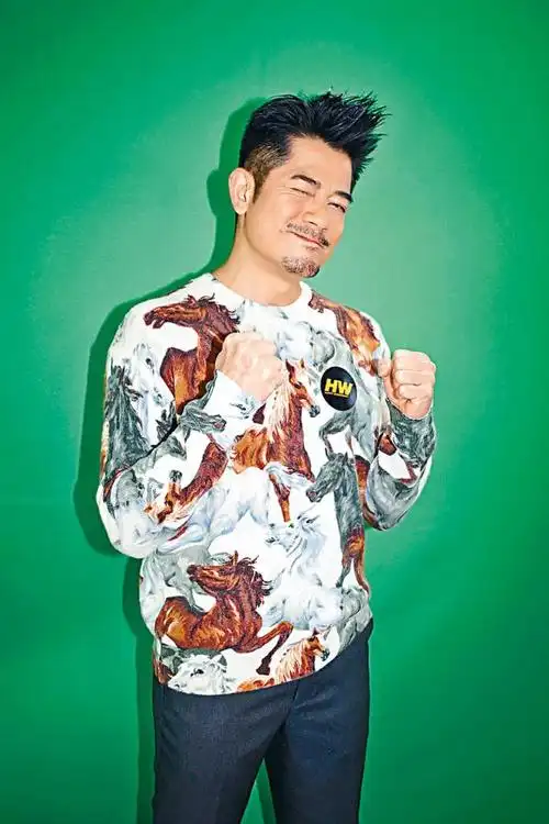 54岁郭富城帅气有型笑容灿烂状态好回应老婆跳舞惹劣评欣赏她爱学习