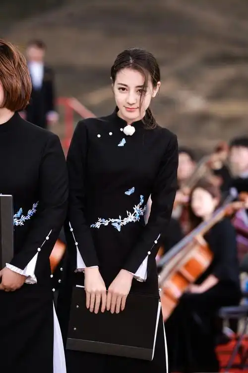 热巴的这身服装简直美呆了!