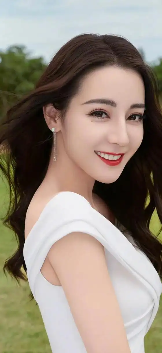 迪丽热巴旅拍代言写真壁纸图集