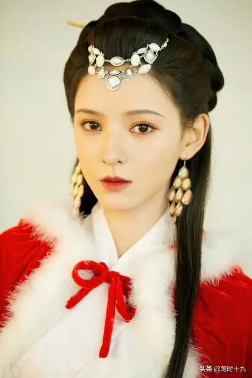 民国风张予曦旗袍(张予曦黑色旗袍造型经典又复古)(10)