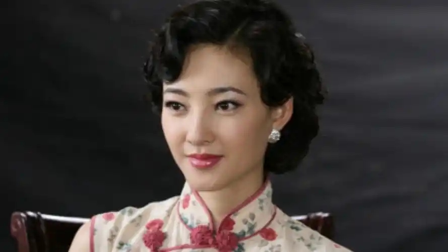 电视剧《上海迷案1937》,案发现场发现王丽坤的脚印,这怎么解释